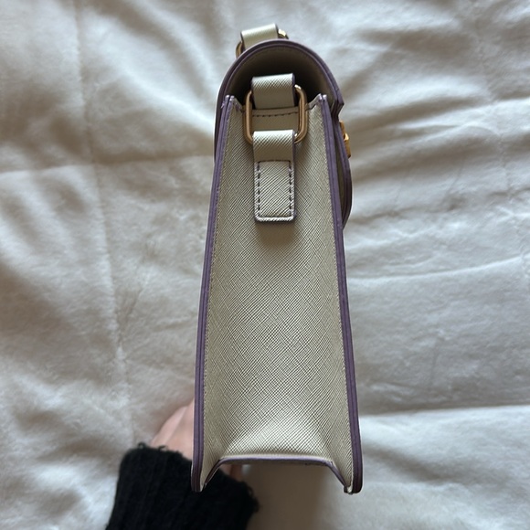 Danielle Nicole Disney Tangled Rapunzel & Pascal Floral Handbag - Picture 3 of 6